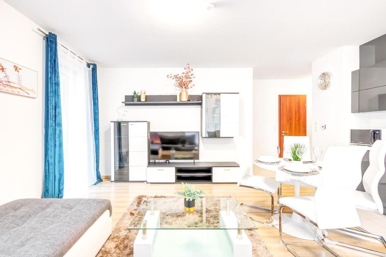 בודפשט Modern Apartment With Free Garage And Balcony In The Downtown מראה חיצוני תמונה