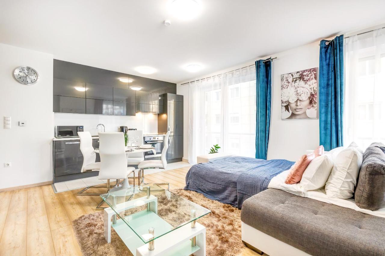 בודפשט Modern Apartment With Free Garage And Balcony In The Downtown מראה חיצוני תמונה