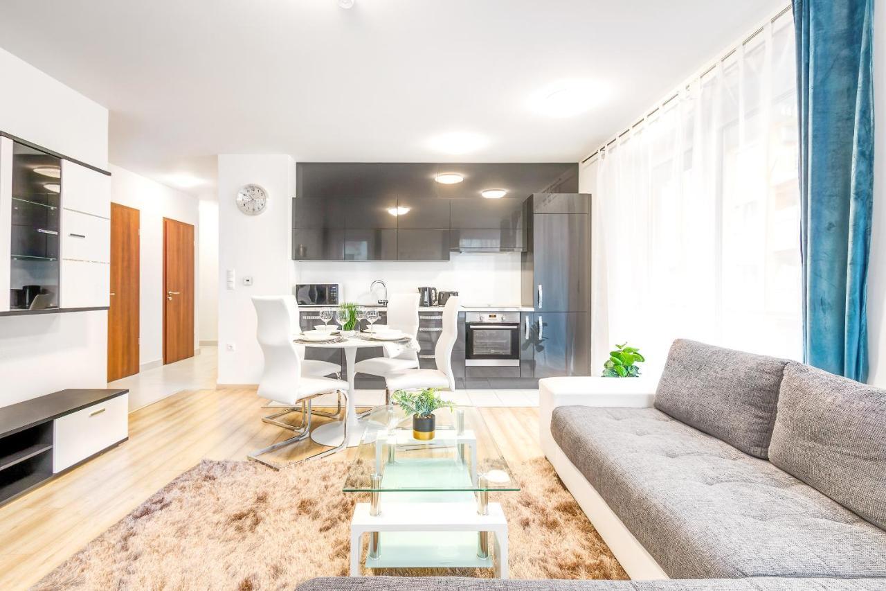 בודפשט Modern Apartment With Free Garage And Balcony In The Downtown מראה חיצוני תמונה