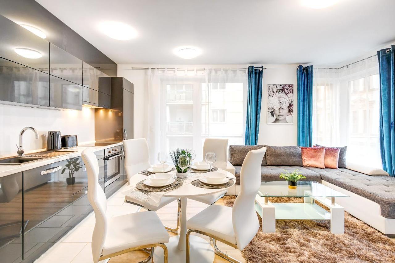 בודפשט Modern Apartment With Free Garage And Balcony In The Downtown מראה חיצוני תמונה