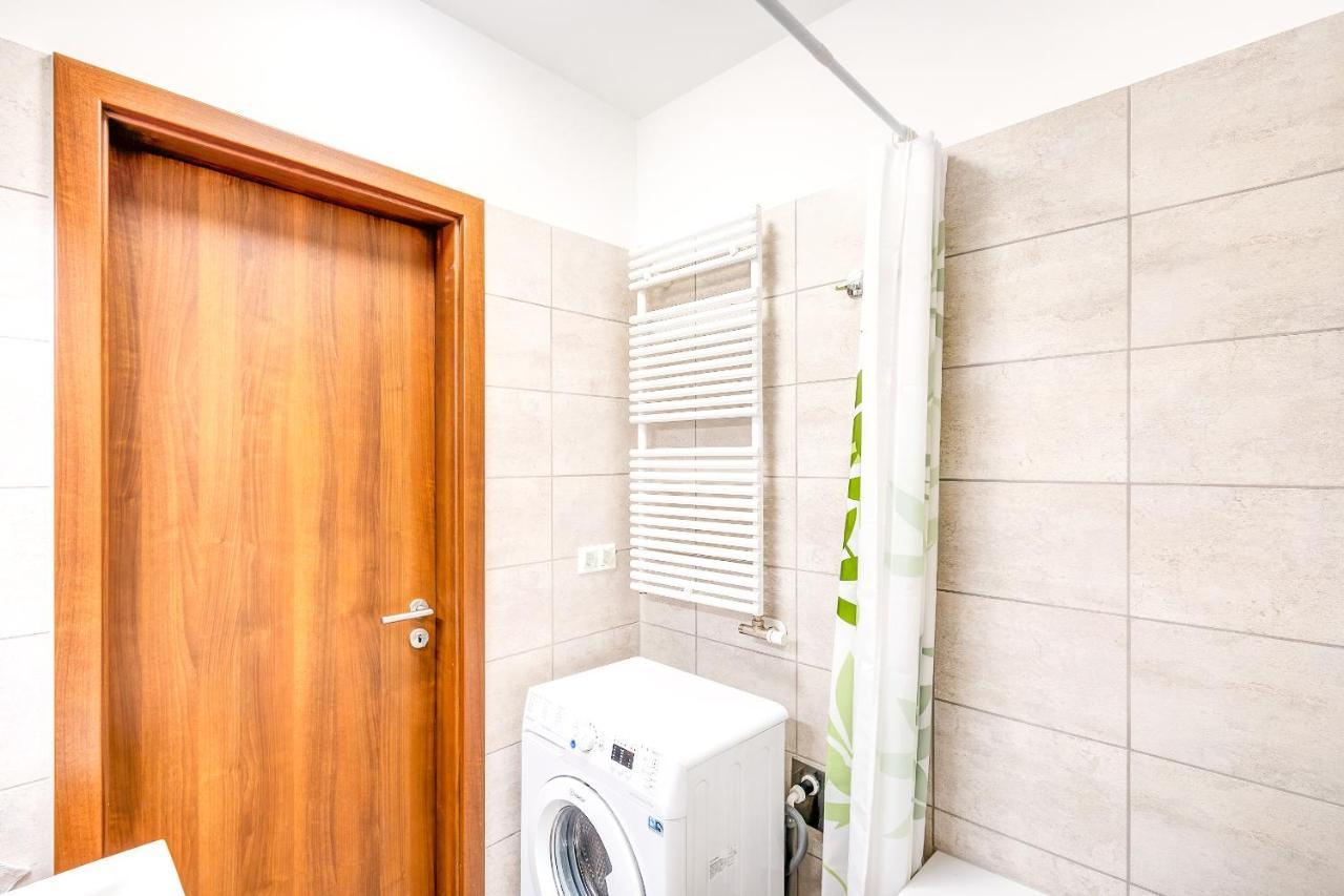 בודפשט Modern Apartment With Free Garage And Balcony In The Downtown מראה חיצוני תמונה