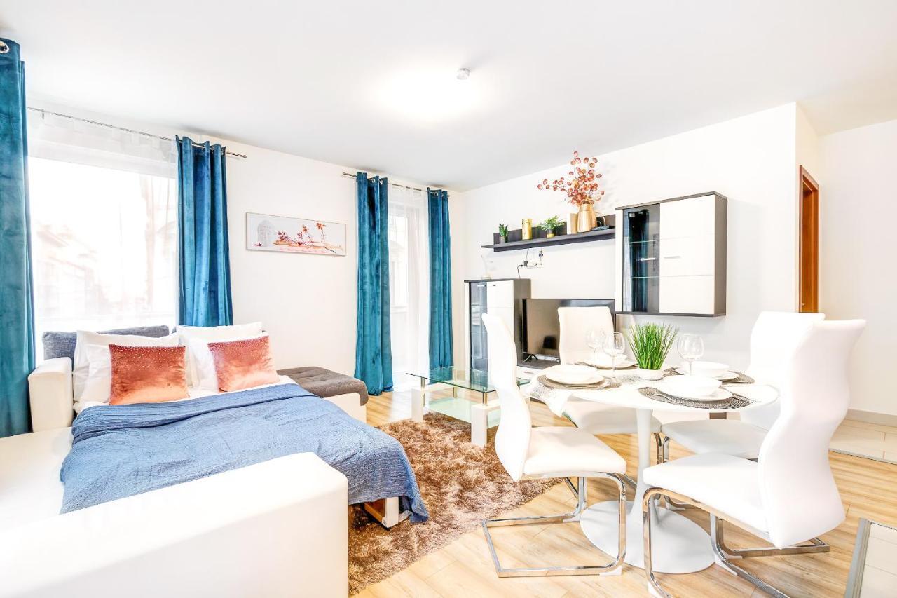 בודפשט Modern Apartment With Free Garage And Balcony In The Downtown מראה חיצוני תמונה