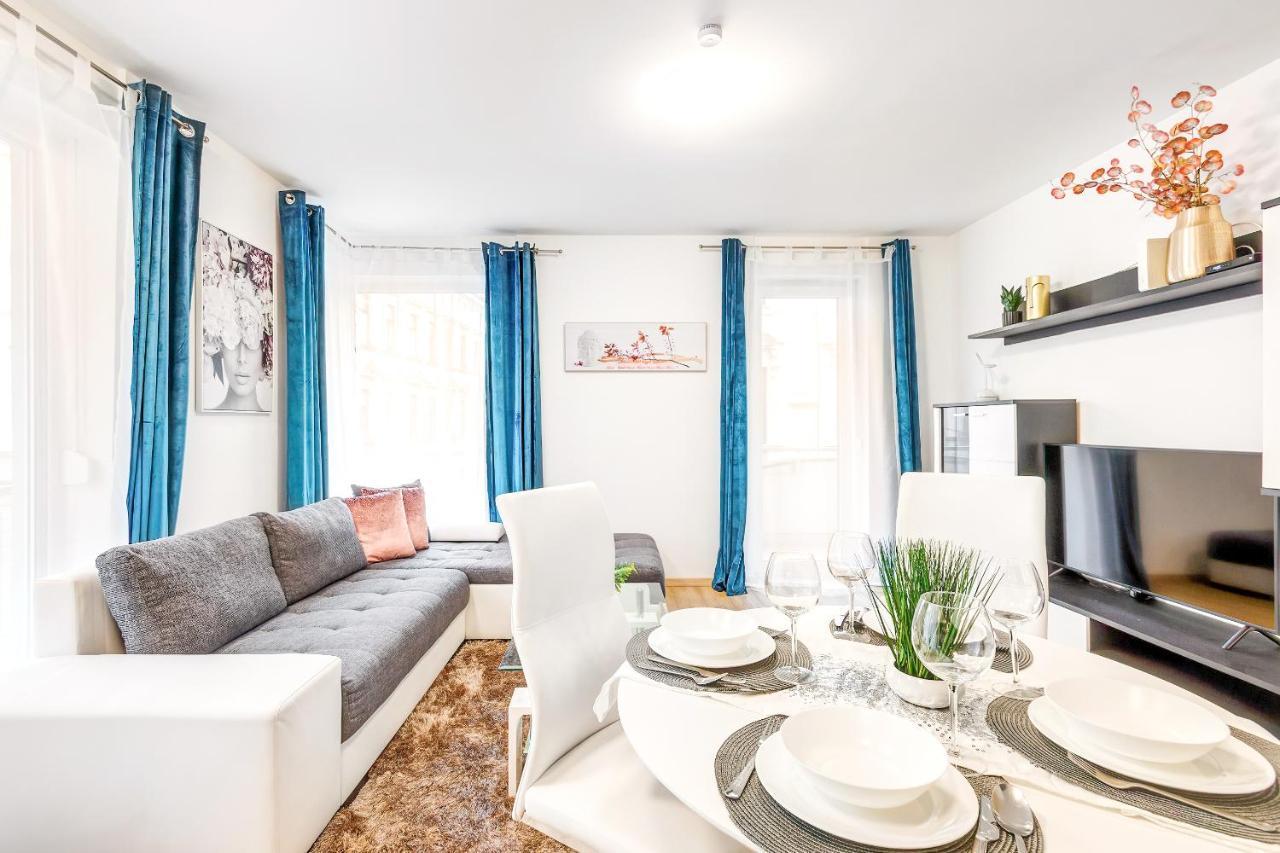 בודפשט Modern Apartment With Free Garage And Balcony In The Downtown מראה חיצוני תמונה