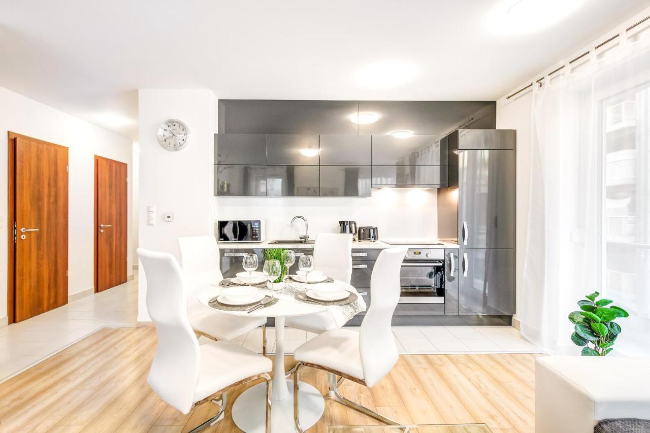 בודפשט Modern Apartment With Free Garage And Balcony In The Downtown מראה חיצוני תמונה