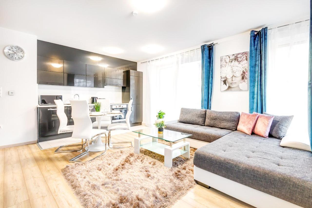 בודפשט Modern Apartment With Free Garage And Balcony In The Downtown מראה חיצוני תמונה